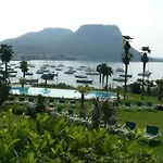 Hotel Du Parc 4*