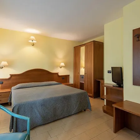 Du Parc Hotel 4*
