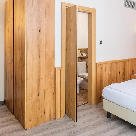 מלון Du Parc 4*